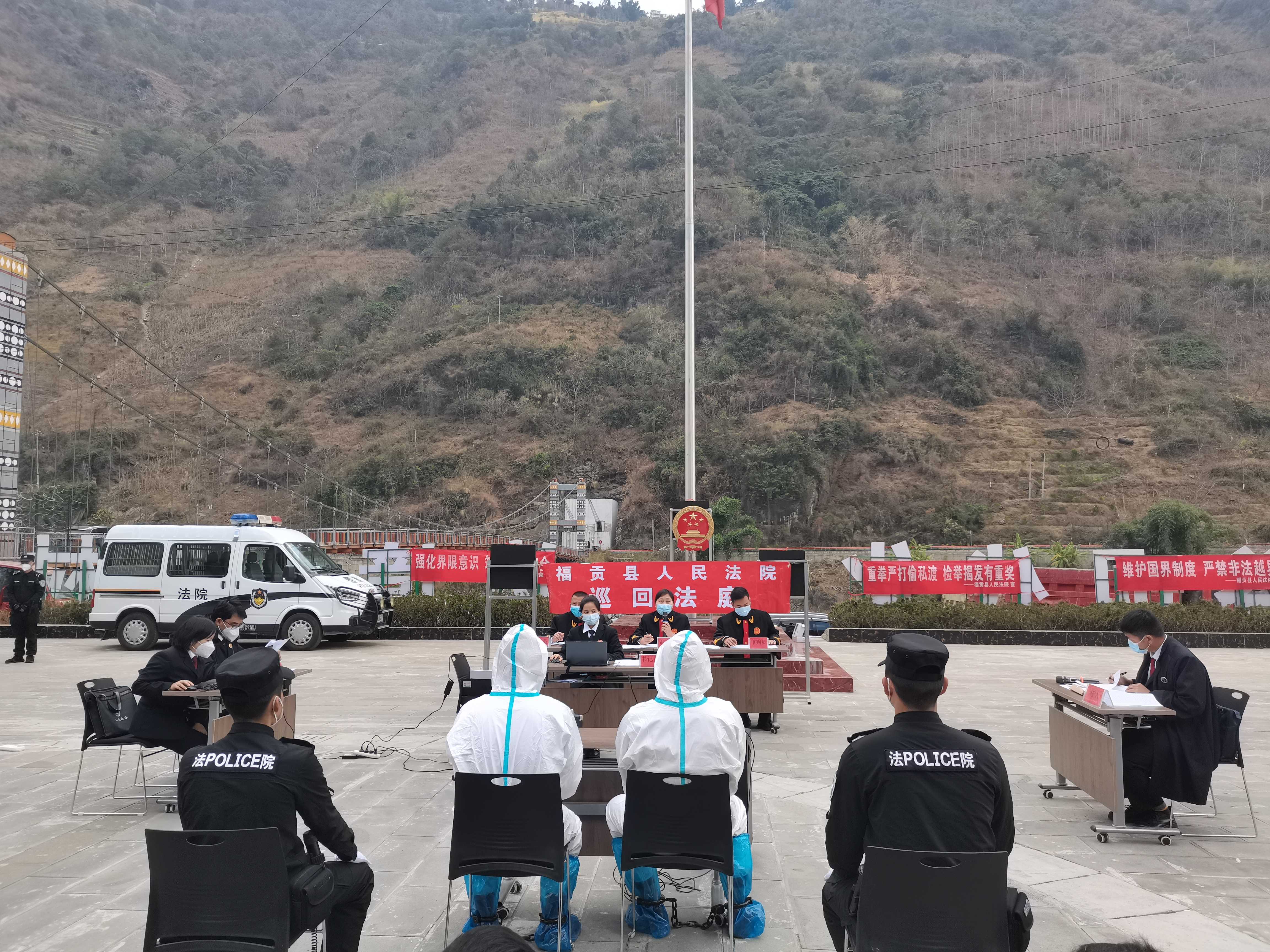 公訴人參加公開庭審